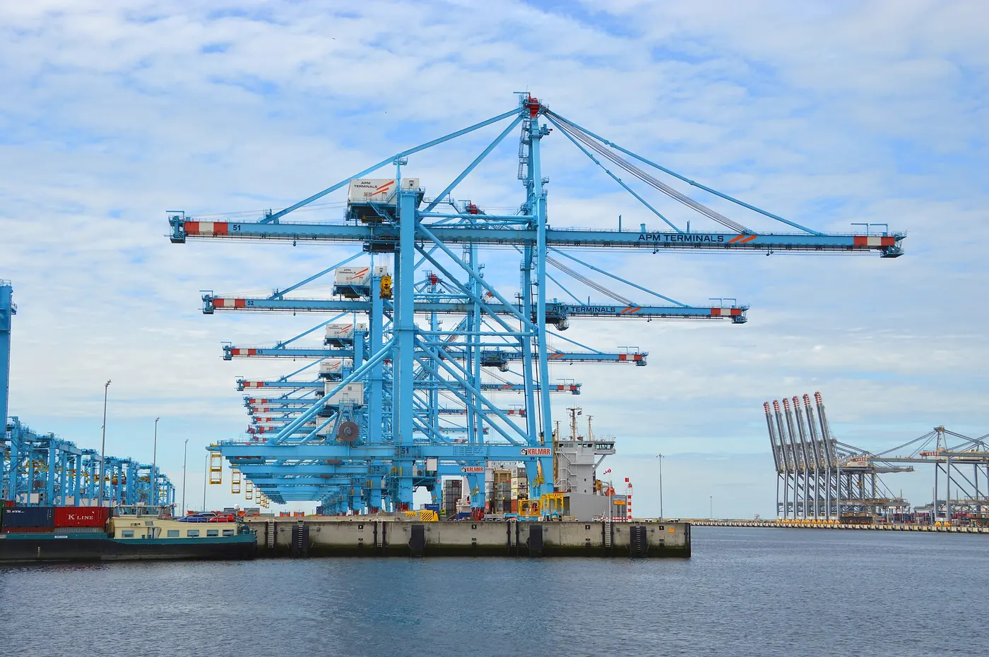 Containerkranen op de Maasvlakte bij Rotterdam